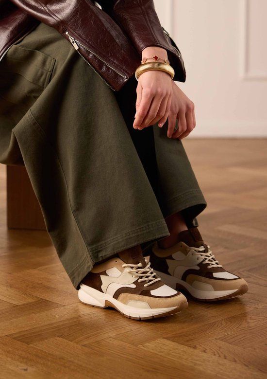 Manfield - Dames - Beige leren sneakers met multicolor suède details - Maat 42