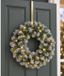 Couronne de Noël givrée - D45 cm - avec éclairage - incl. suspension de porte or - 29,5 cm