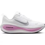NIKE Chaussure de course 'Vomero Plus' gris / orchidée / blanc / blanc cassé
