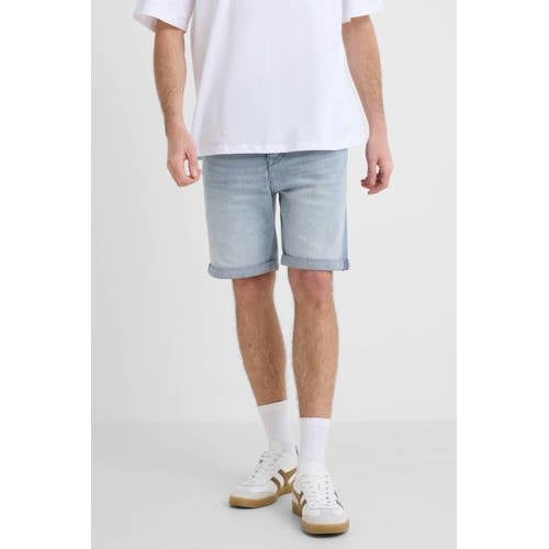 CHASIN' slim denim short bleached denim