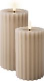 Lumineo Luxe LED bougies/stompkaarsen - 2x st - lichtgrijs - ribbel - D7,5 cm - timer
