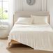Comfort Spaces King Koellakens, vochtafvoerende Coolmax lakens, zachte, kleurechte lakenset, verkoelende lakens voor warme slapers, elastische diepe zak past tot 16 inch matras, King Cream 4-delig