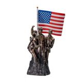Pacific Giftware Trump Fight Hars beeldje Gedetailleerde bronzen afwerking met iconische moment verzamelobject met Amerikaanse vlag patriottisch Trump-standbeeld voor woondecoratie en cadeau, 38 cm
