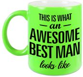 Bellatio Decorations This is what an awesome best man looks like tekst cadeau mok / beker - neon groen - 330 ml - Mariage témoin cadeau