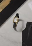 Timex Vivienne Trend Quartz Analoog Horloge Zwart En Goudkleurig Kast Gemaakt Van 100% Legering En Een Band Van 100% Leer 21 mm TW2Y71900AJ