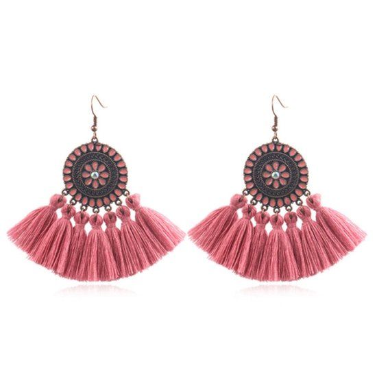 Deja Jewels Lookinggoodtoday Bohemian Ibiza oorbellen hangers met katoenen kwastjes kleur donkerroze