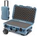 NANUK 935 Lichte en waterdichte beschermhoes van kunsthars NK-7, met wielen en schuimrubberen inzetstuk (56 cm x 36 cm x 23 cm), goedgekeurd voor handbagage, Cyaan, Beschermkoffer