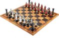 Ritterliche Templer Échecs avec le set Ritterliche Templer, incluant une carte ancienne et des pièces d'échecs de 8,5 cm