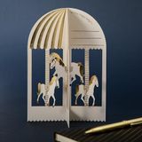Hallmark Hall & Co Premium 3D & Pop Up Vintage Carrousel Design wenskaart, verjaardag, jubileum, gefeliciteerd, aandenken, wit