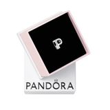 PANDORA Moments Letter P - Sterling Zilver Omkeerbaar Alfabetbedel met Pers Hartjes en Kralen Op de Achterkant - Compatibel met Armbanden Moments Collectie