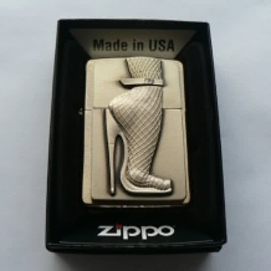 Zippo Golden Emblem High Heels Brass Brushed Limited Edition Aansteker - 4045233009891