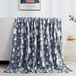 Elegant Comfort Luxe fluwelen super zachte fleece deken met kerstprints - vakantiethema huisdecor donzige warme en gezellige plaids voor winter beddengoed, bank en cadeau, 127 x 152 cm, kerstboom