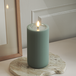 Bougie LED unique rainurée D 8 x 15 cm vert sauge