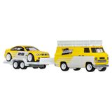 Hot Wheels Legends Tour Teamtransport trailer en speelgoedauto, set van 2 premium voertuigen, schaal 1:64