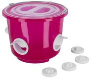 Kerbl Hobbyfarming voeremmer, voerdispenser, met deksel, handgreep en 4 openingen, roze transparant, 38x33x36,5cm, 12 liter, om op te hangen of neer te zetten