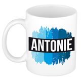 Bellatio Decorations Antonie naam cadeau koffie mok - beker - met blauw verfstrepen - Cadeau collega - vaderdag - verjaardag - meester - coach - 300 ml - wit