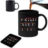 Mok, Friends Don't lie Mok, onderzetter en geschenkdoos, motief \"Friends Don't lie\" met kerstverlichting, 325 ml, hoogwaardig cadeau, voor thee, koffie, kantoor, werk, thuis