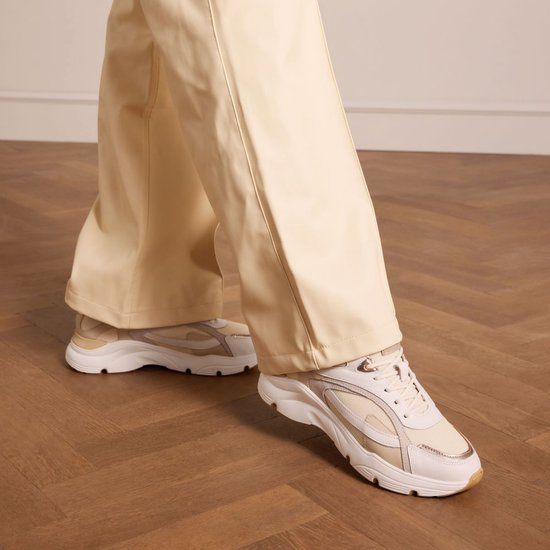 Manfield - Dames - Witte leren sneakers met stoffen details - Maat 41