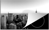 Merkloos KitchenYeah® Inductie beschermer 77x51 cm - Zonsopkomst bij de skyline van New York - zwart wit