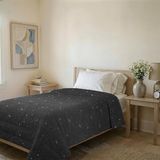 BASIC bedrukte zomerquilt, Stars Grigio, 200x240cm