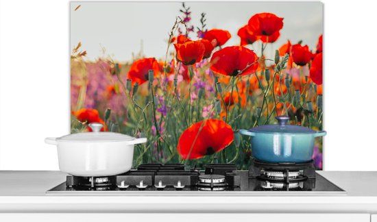 KitchenYeah Spatscherm keuken 90x60 cm - Kookplaat achterwand Klaproos - Bloemen - Rood - Paars - Weide - Muurbeschermer - Spatwand fornuis - Hoogwaardig aluminium