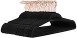 Amazon Basics – Kleerhangers voor pakken, gevlokt, zwart/goudkleurig, pak van 50