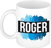 Bellatio Decorations Roger naam cadeau koffie mok - beker - met blauw verfstrepen - Cadeau collega - vaderdag - verjaardag - meester - coach - 300 ml - wit