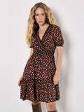 Apricot Mini-jurk met smockwerk en kleine bloemenprint