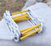 Merkloos / Sans marque Zachte Touwladder - Veiligheidstrap Noodtrap - Buiten Spelen - Duurzaam Materiaal - 10 Meter