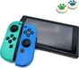 Gadgetpoint - Étuis et skins + Poignées pour Nintendo Switch 1 - Étui de jeu Performance - Couvercles Soft Grip - Accessoires de manette Joy-Con antidérapants - Bleu clair/Vert cobalt + Pieds blancs