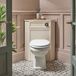 Hudson Reed Thornton WC-Ombouw Hoekmontage Antiekwit Klassiek met Reservoir, Chromen Spoelknop en Richmond Staand Toilet met Witte Toiletzitting